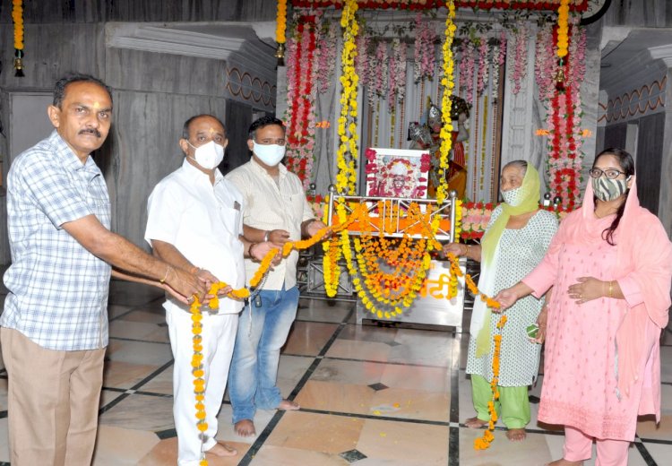 शिवप्रहार न्यूज- स्टेशन मारुती हनुमान मंदीर येथे साध्या पद्धतीने हनुमान जयंती साजरी करण्यात आली आहे