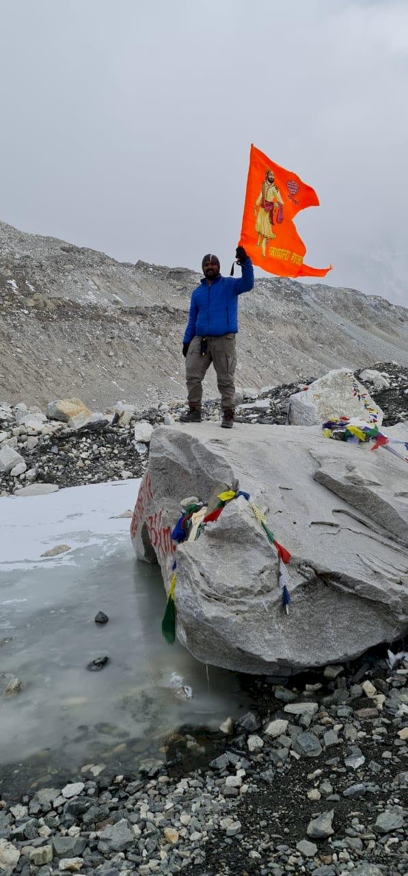 शिवप्रहार न्यूज- श्रीरामपूरातील कांबळेंनी नेपाळमधील एव्हरेस्ट बेस कॅम्प वर फडकावला शिवछत्रपतींचा भगवा...