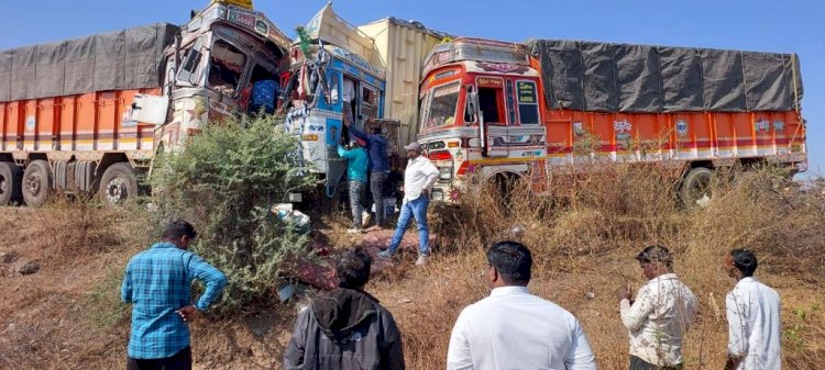 शिवप्रहार न्यूज - समोरासमोर तीन ट्रक एकमेकींवर धडकून तिहेरी अपघात…